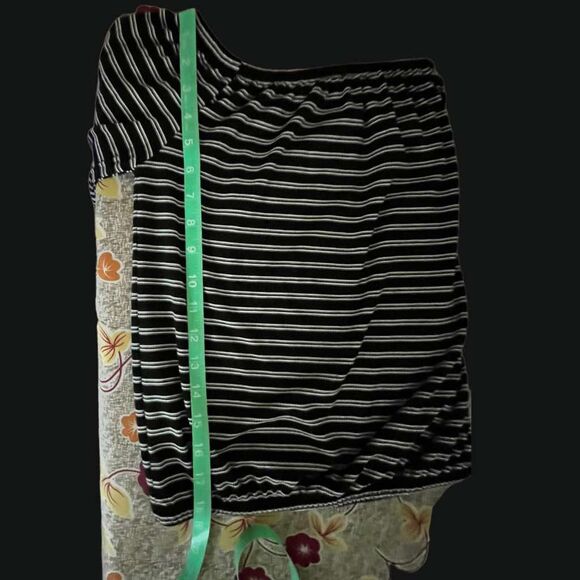 One Clothing Los Angeles Long Sleeve Crop/ Short Striped Top Size Medium - Picture 8 of 8